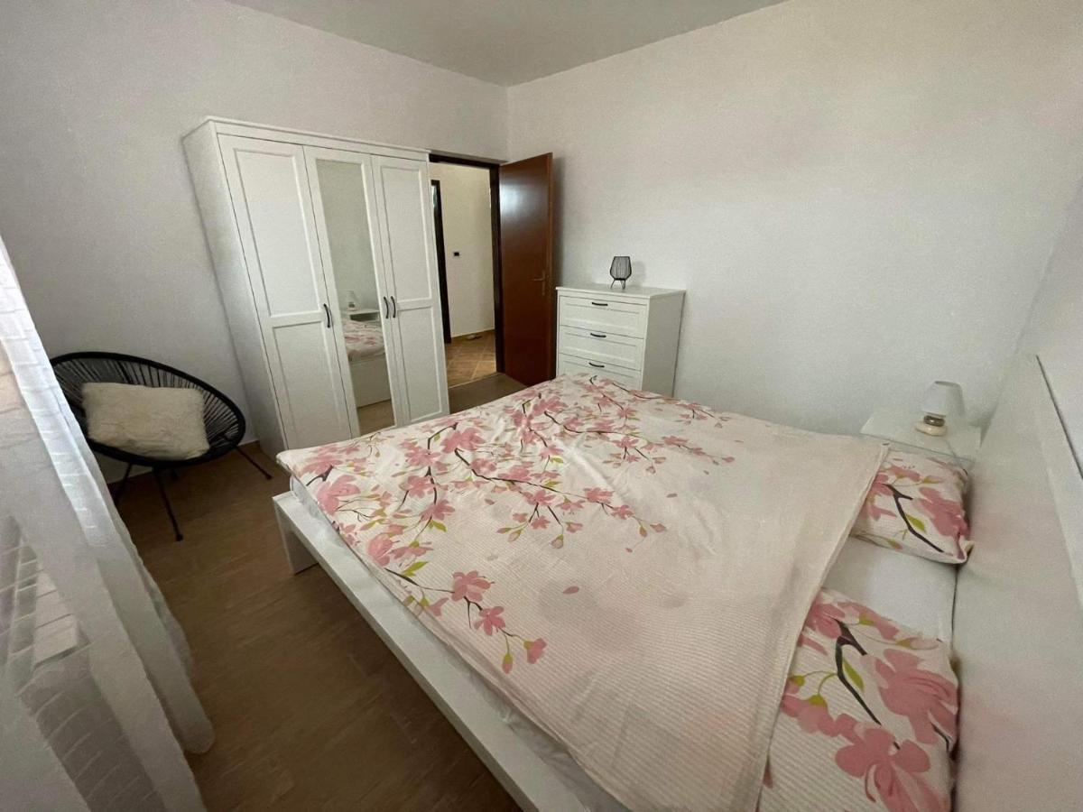 Charming Apartments In Pula Exterior foto