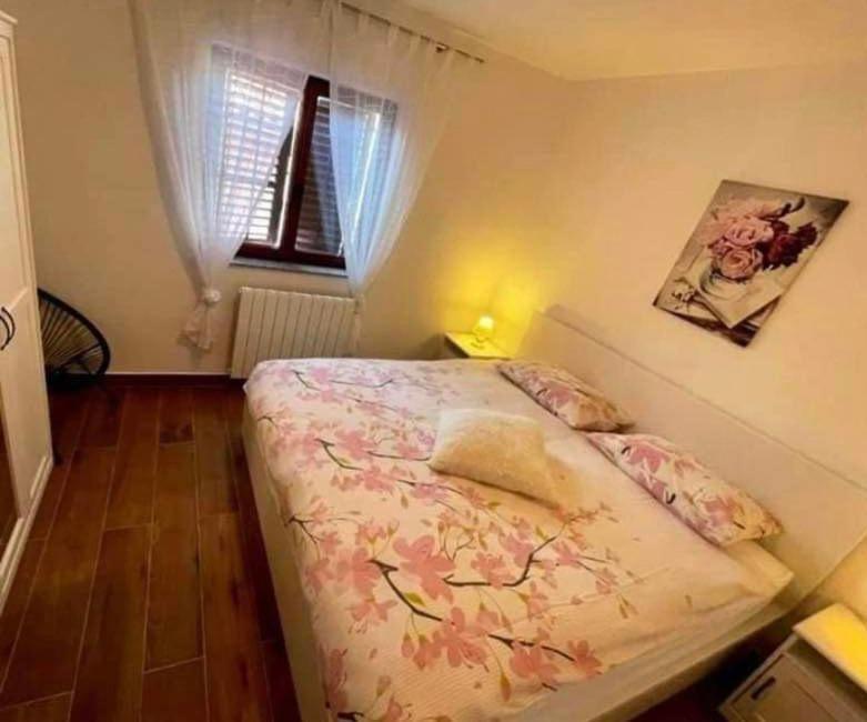 Charming Apartments In Pula Exterior foto