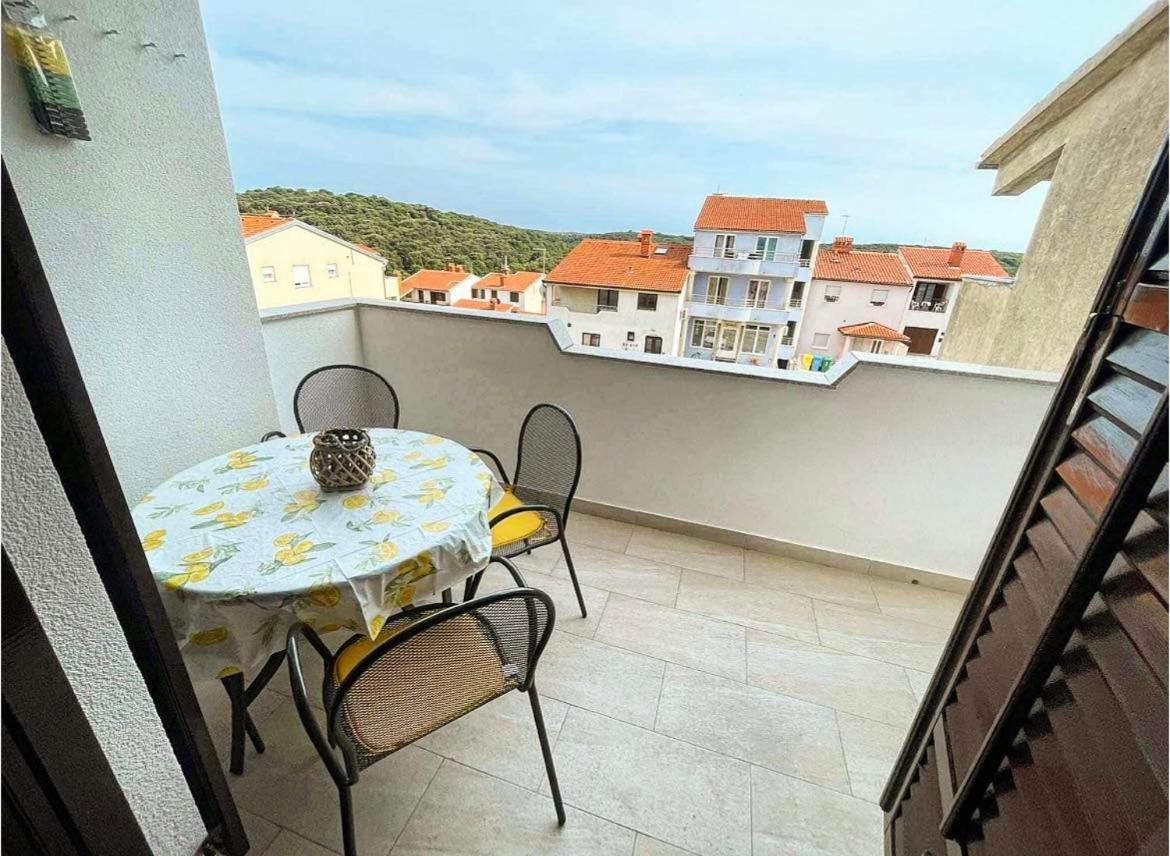 Charming Apartments In Pula Exterior foto