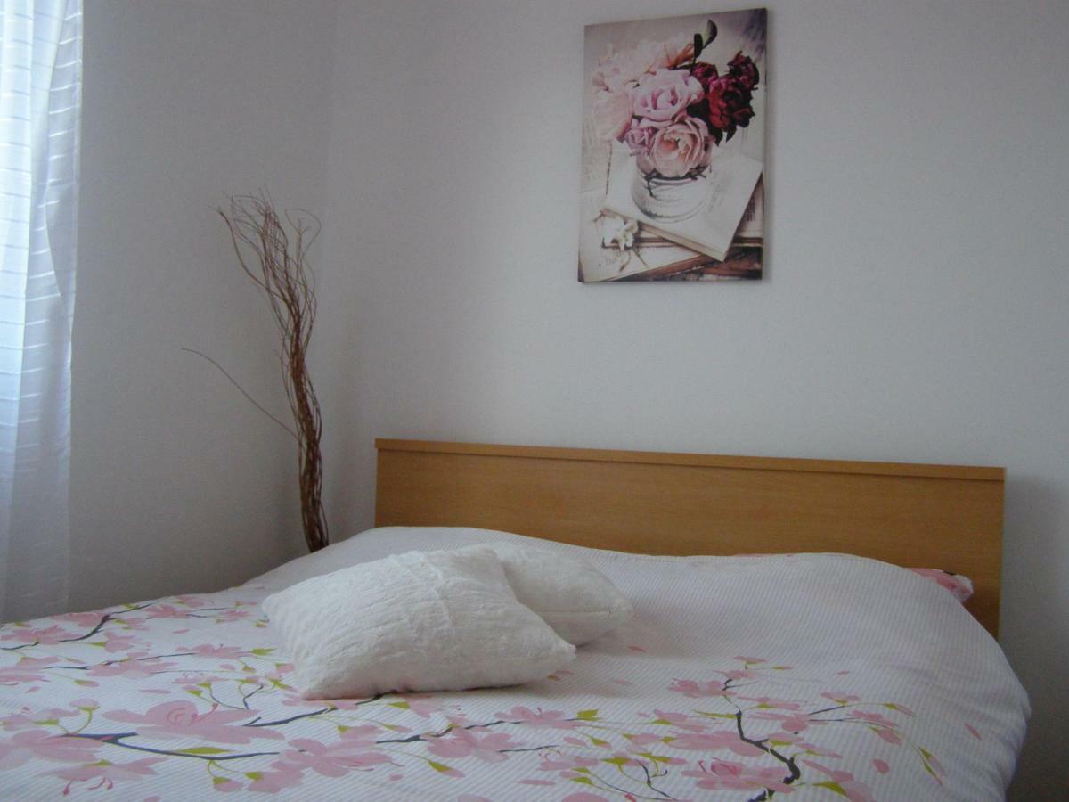 Charming Apartments In Pula Exterior foto